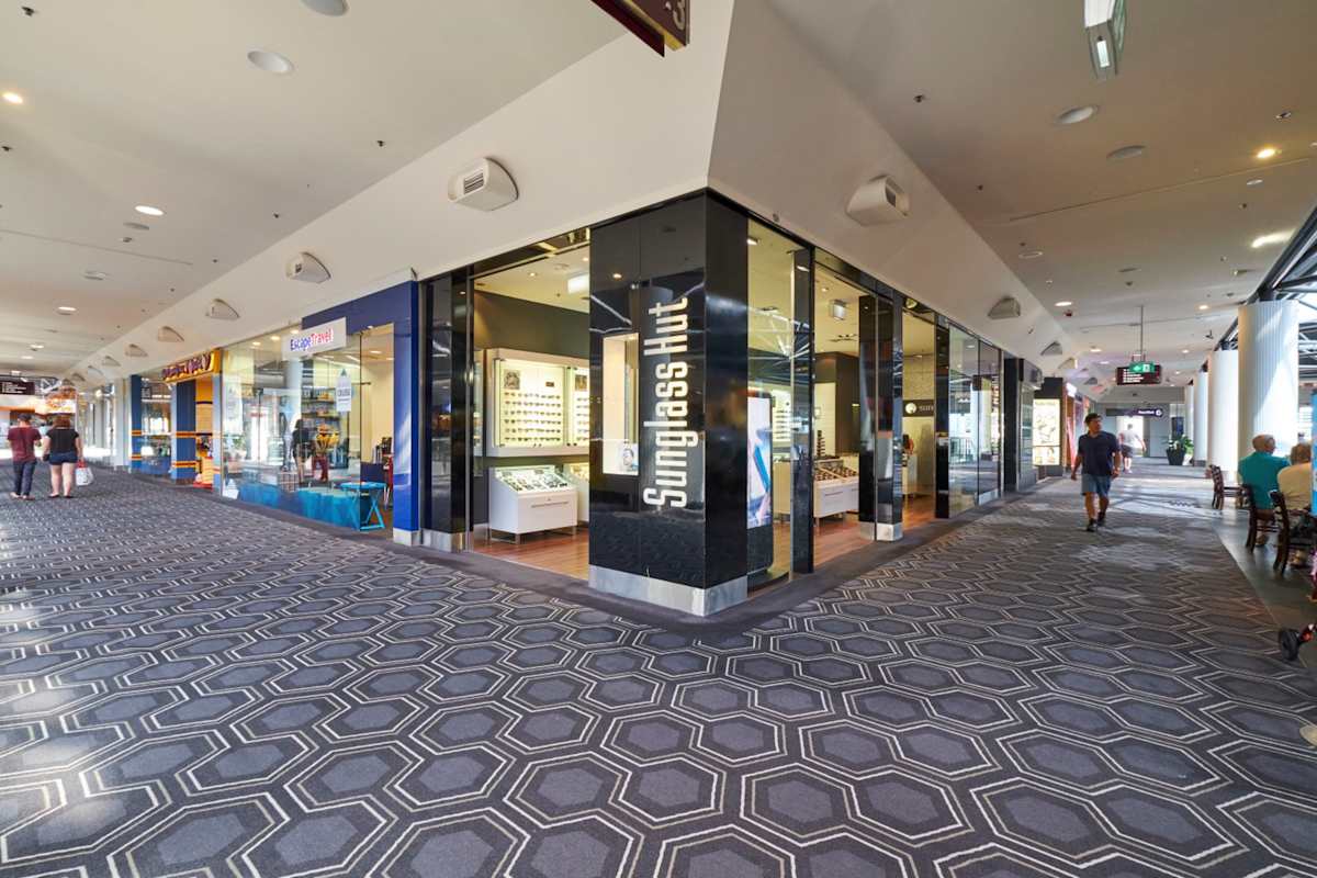 Sunglass Hut storefront image