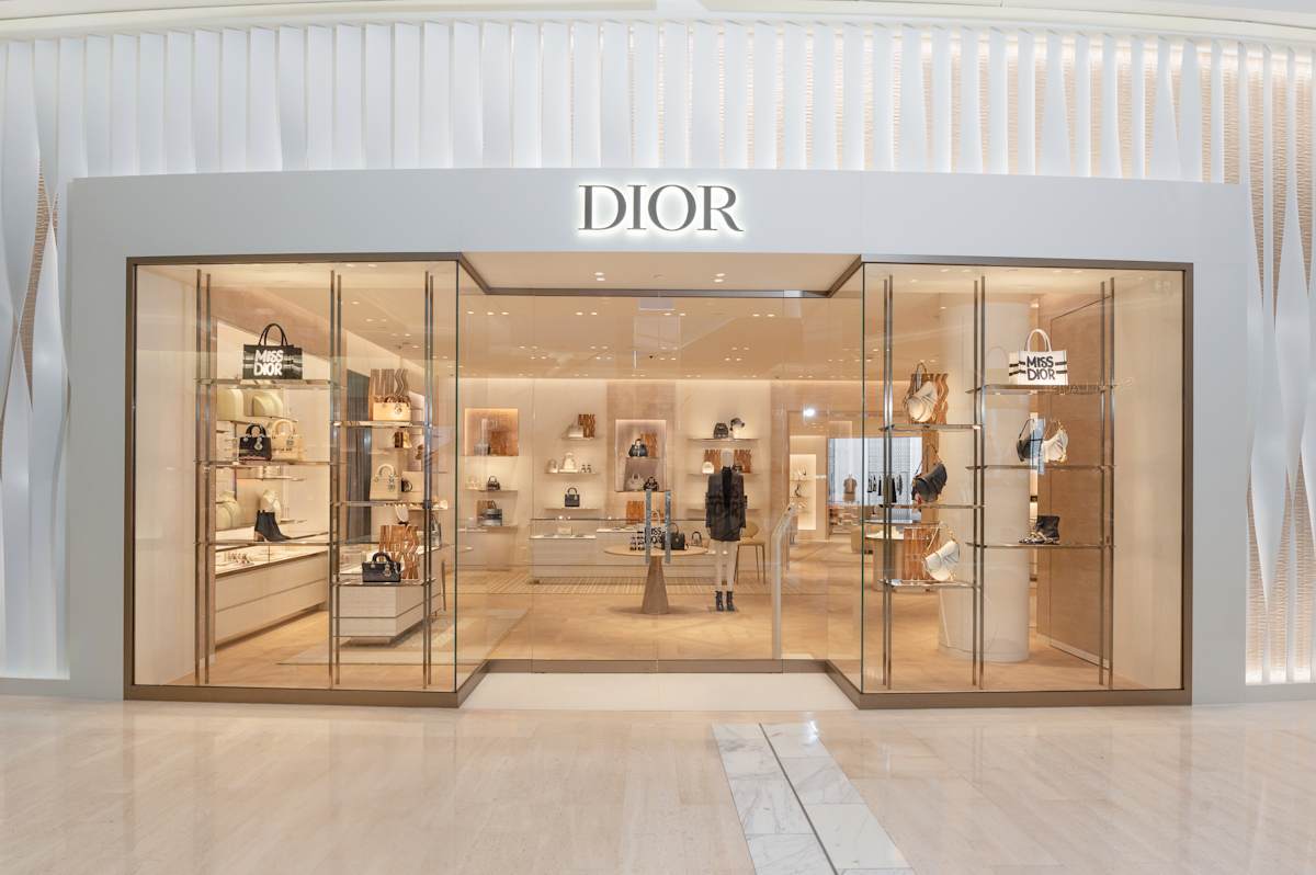 Dior storefront image
