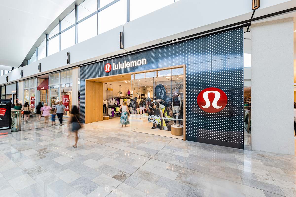 lululemon storefront image