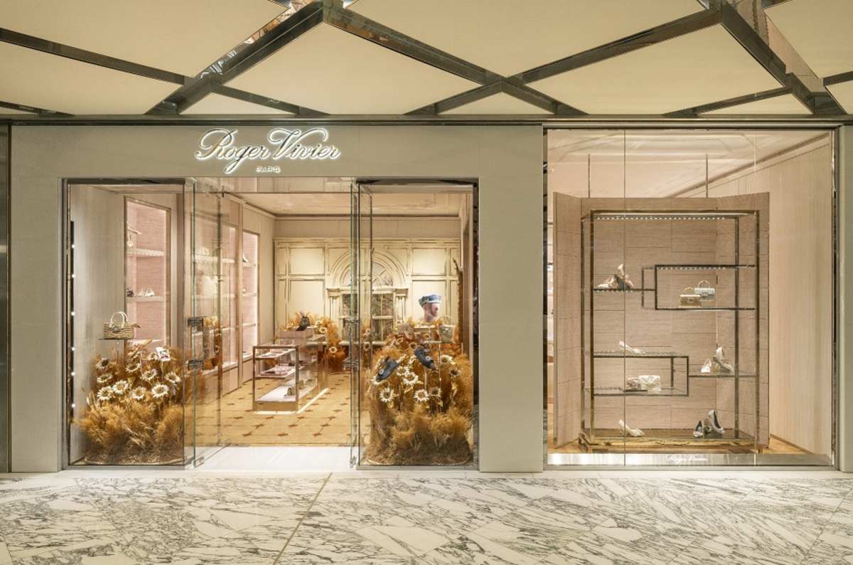 Roger Vivier storefront image