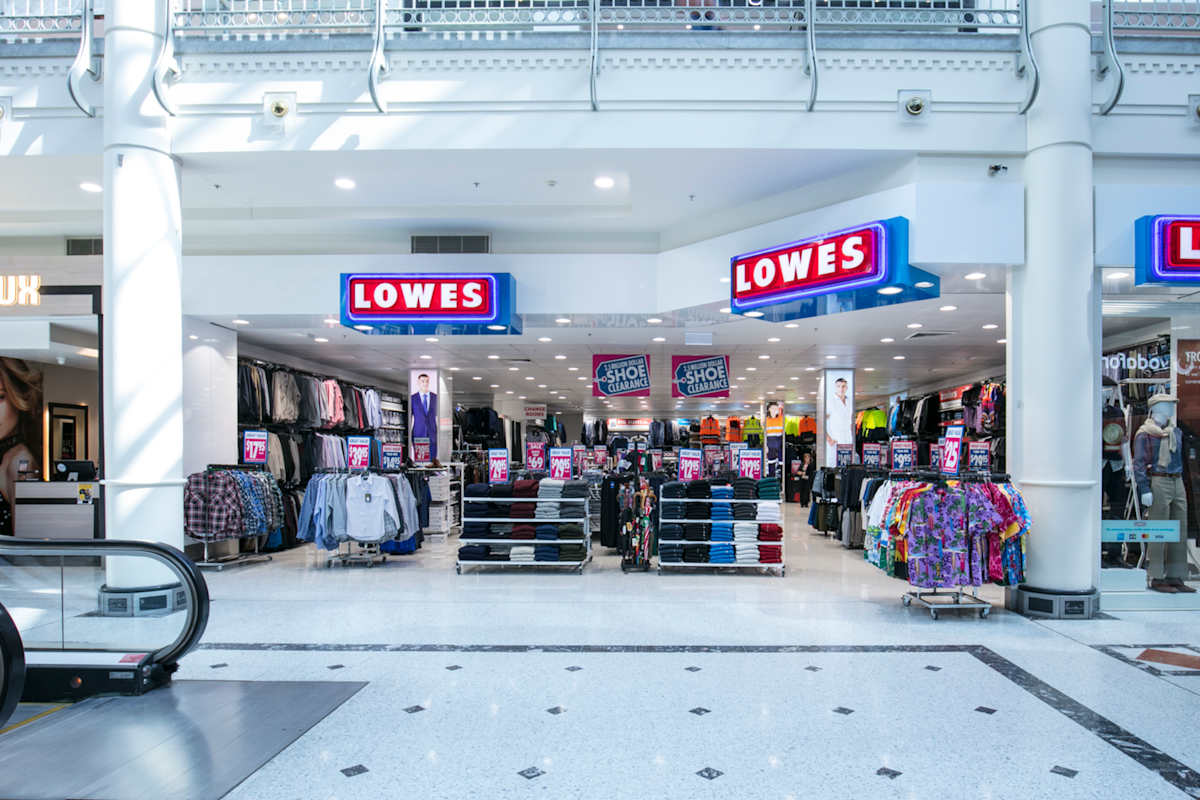 Lowes storefront image