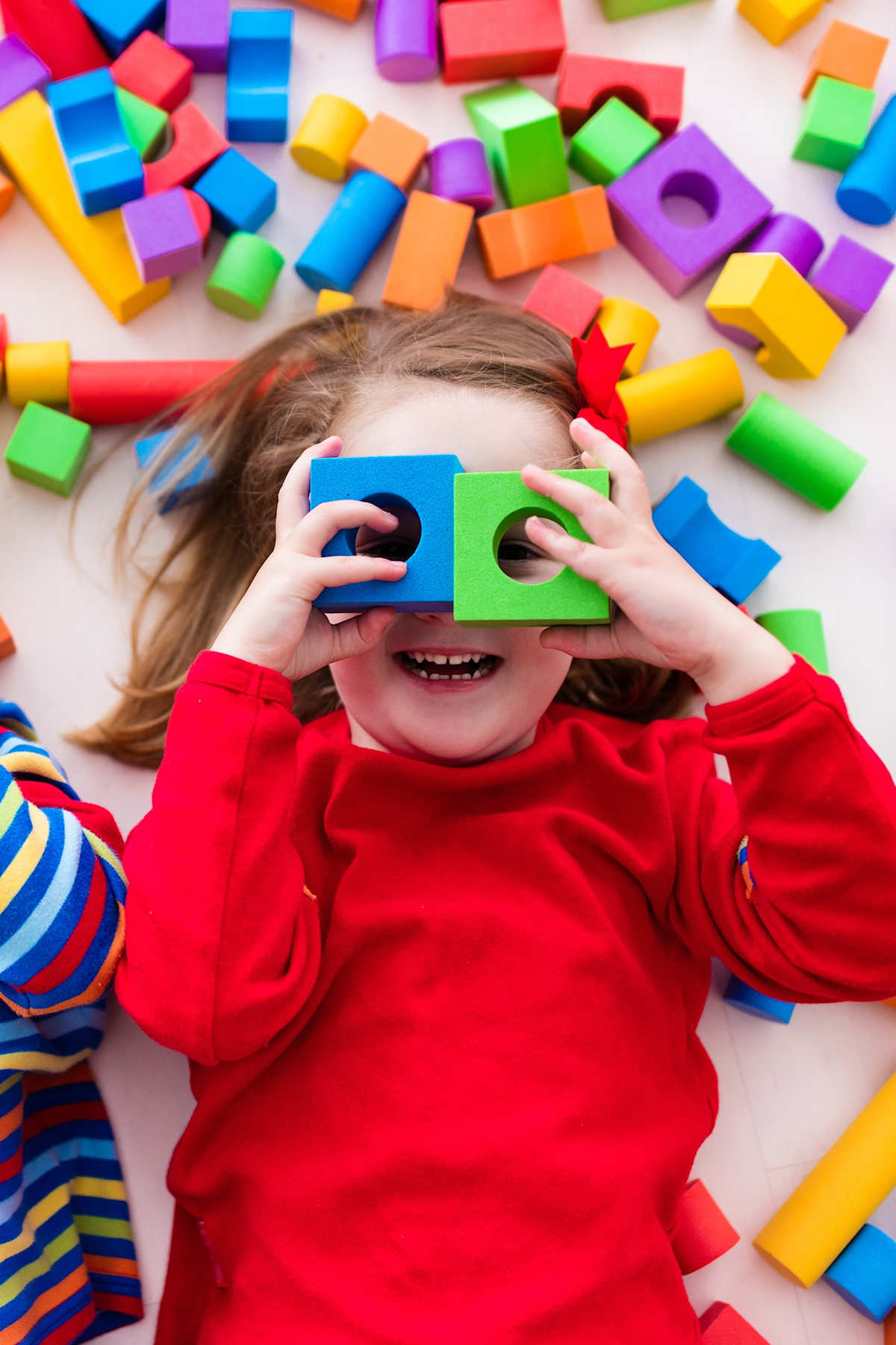 Kids play image