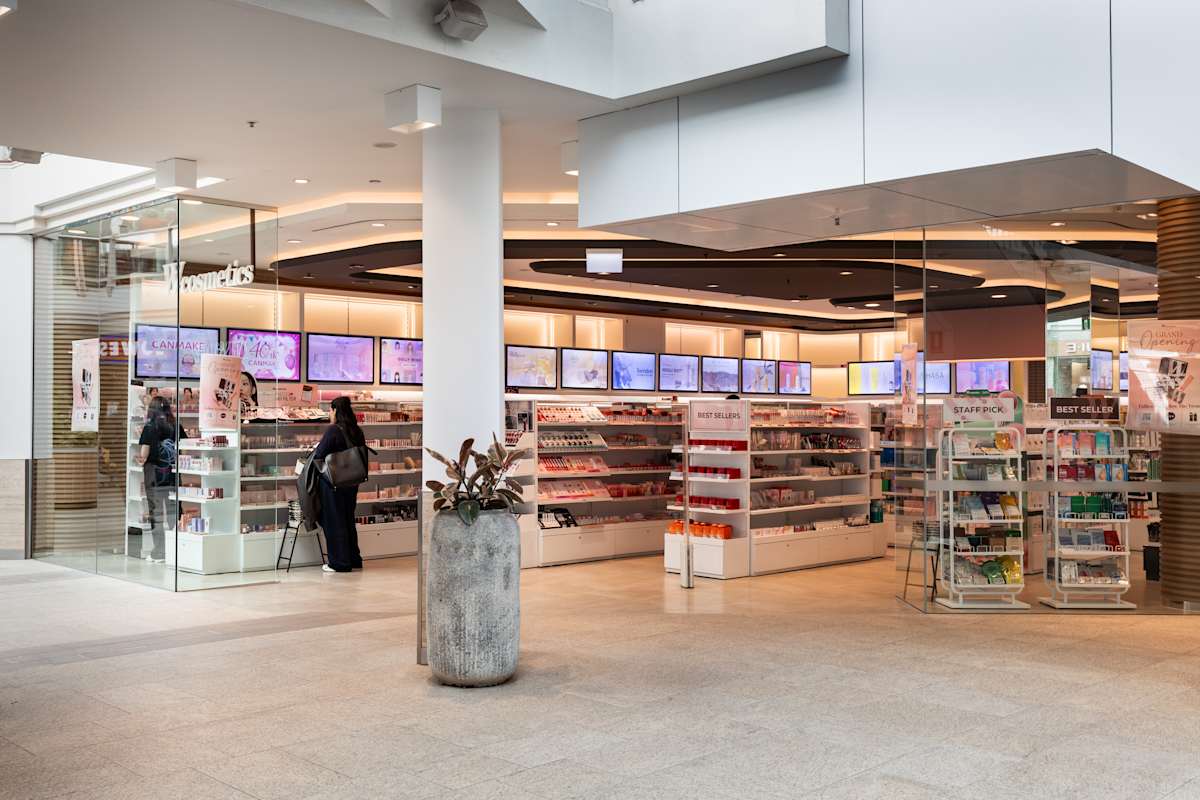 W cosmetics Pop Up storefront image