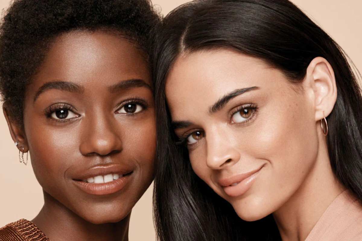 Lifestyle image - 2 women