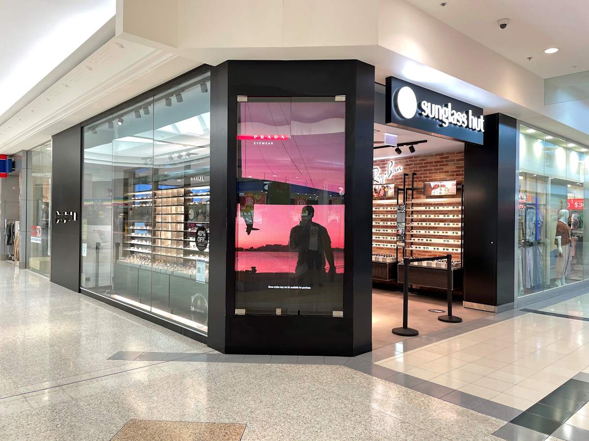 Sunglass Hut storefront image