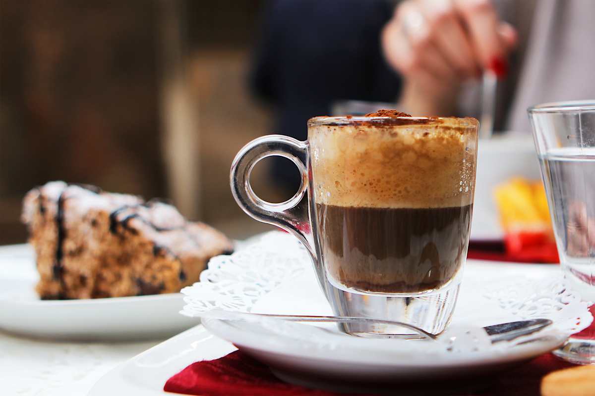 Barista's preparing coffee