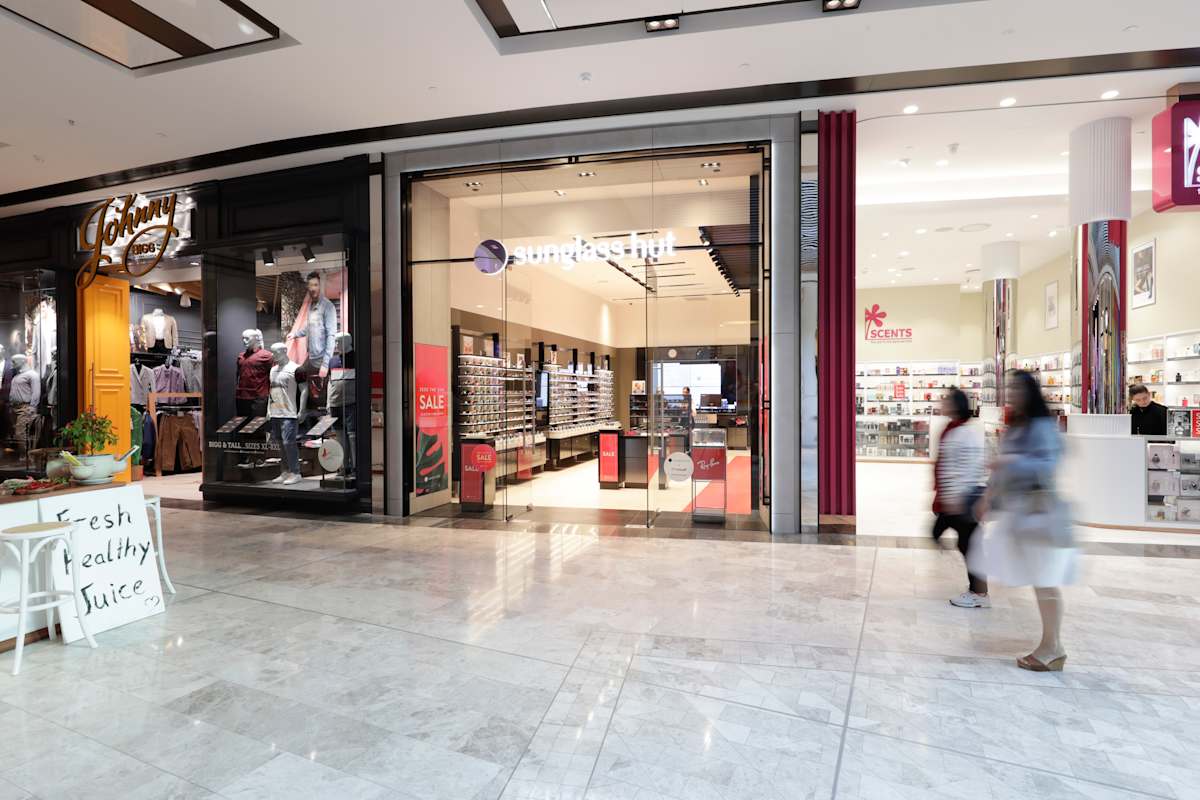 Sunglass Hut storefront image