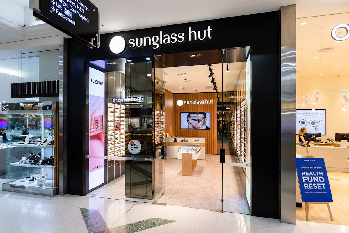 Sunglass Hut storefront image