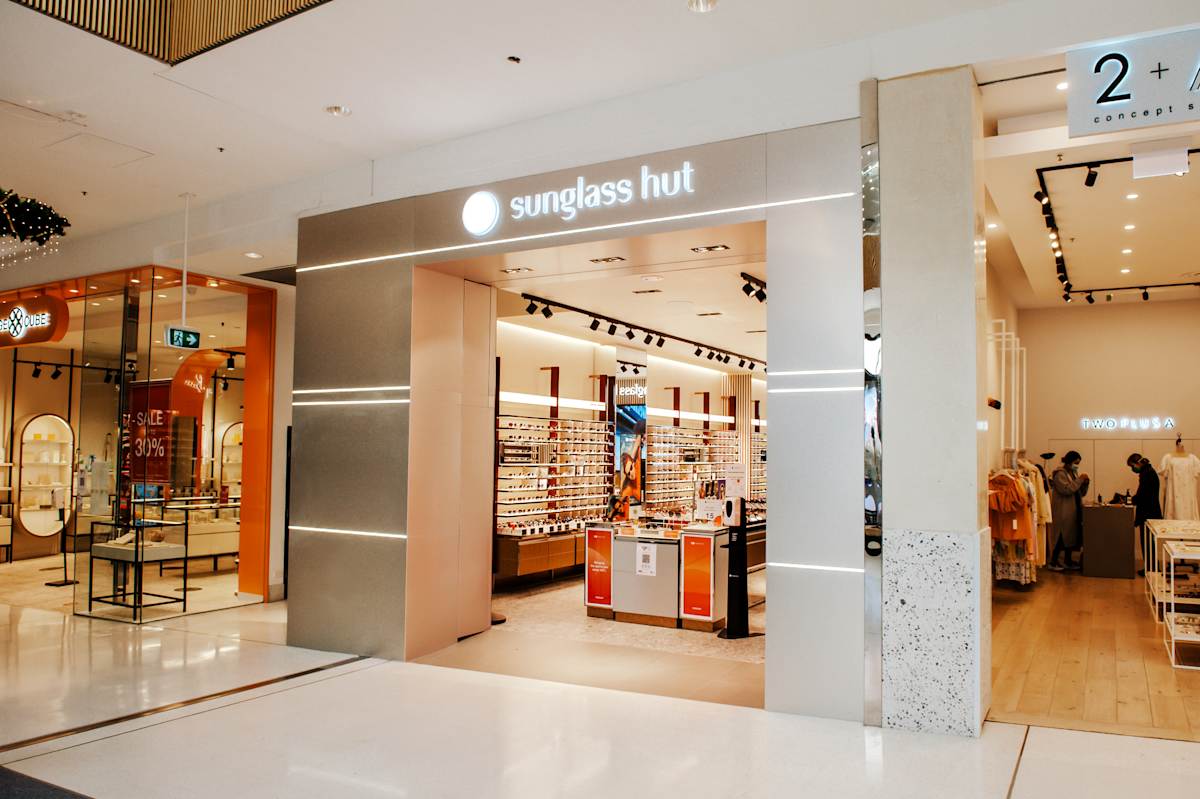 Sunglass Hut storefront image