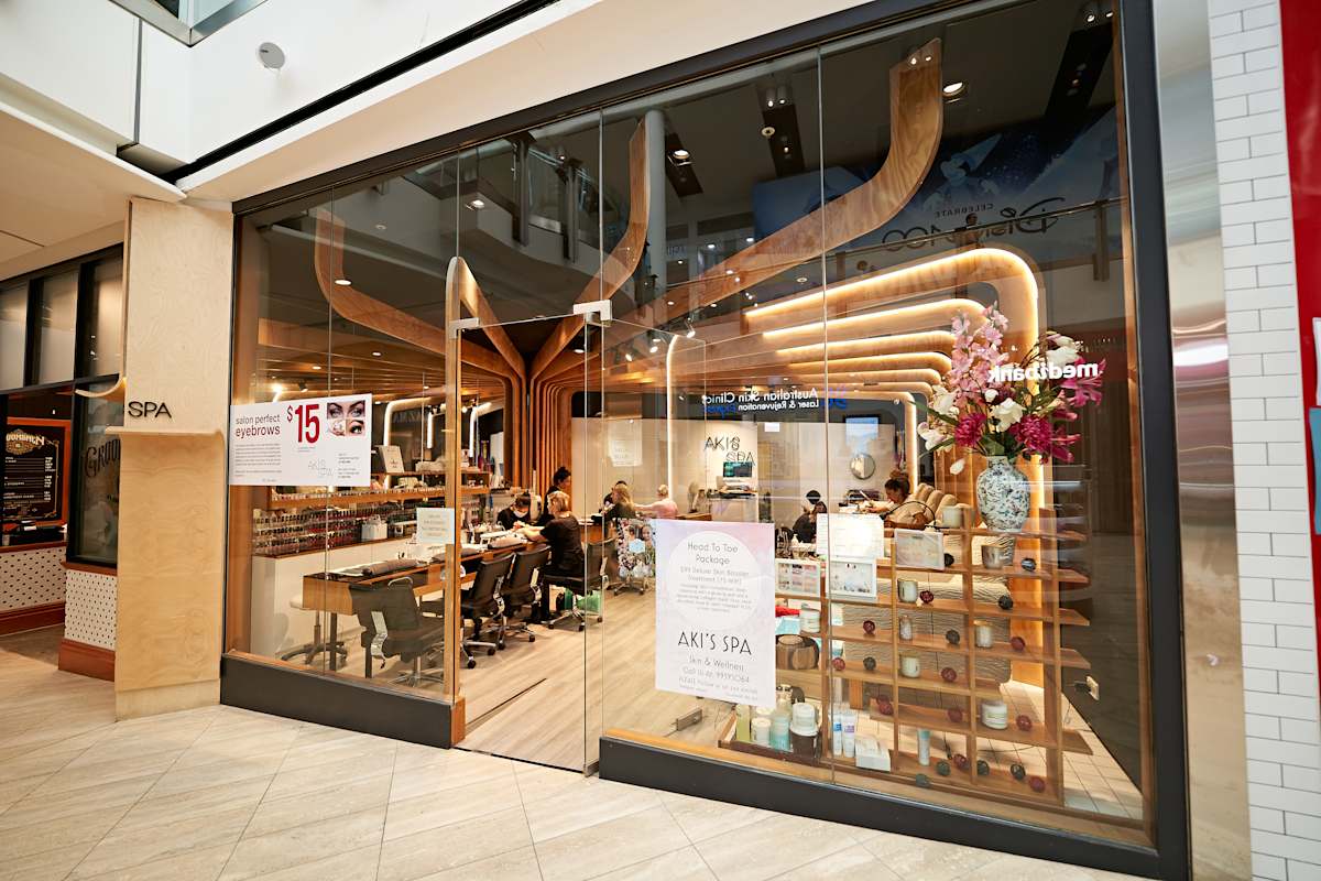 Aki's Beauty and Nails storefront image