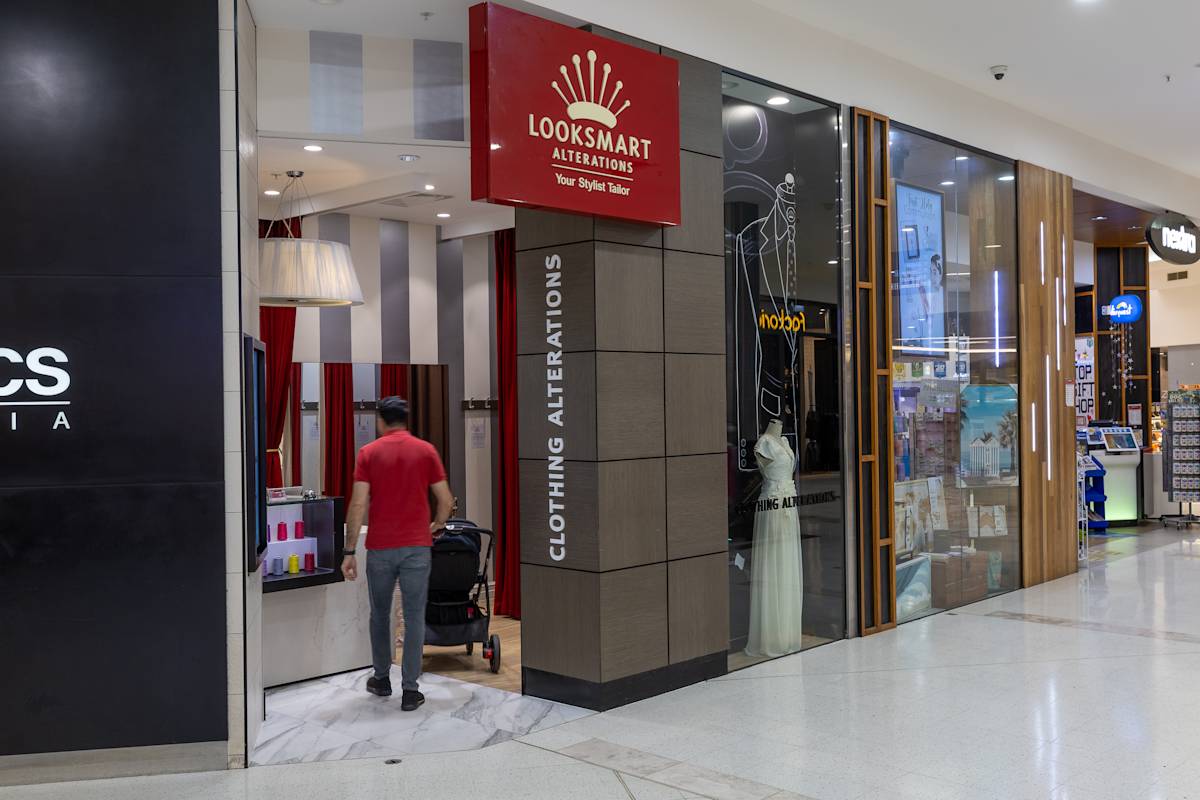 LookSmart Alterations storefront image