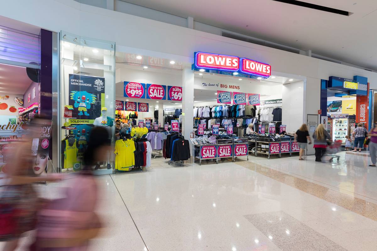 Lowes storefront image