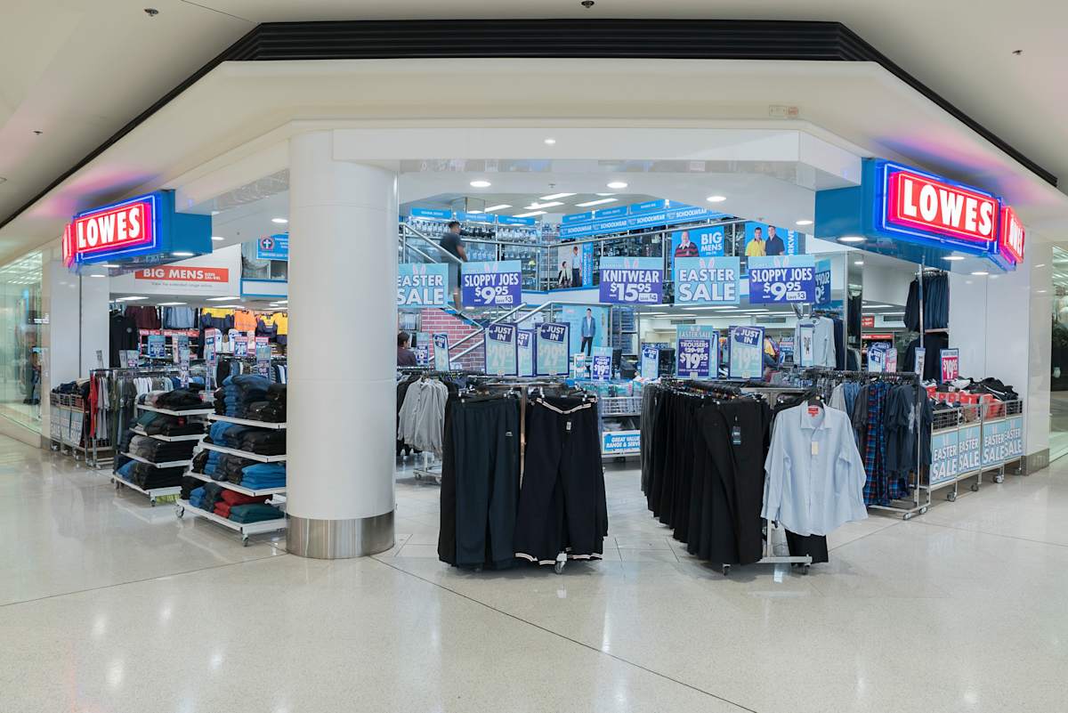 Lowes storefront image