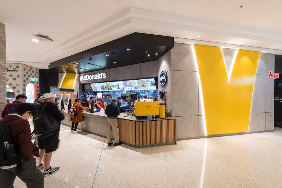 McDonald's storefront image