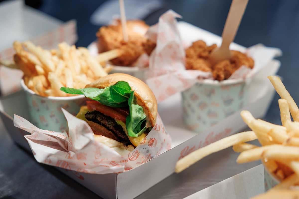 Whitford City_Bettys Burgers_Dining_Food_2023