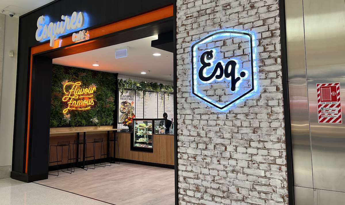 Esquires storefront image