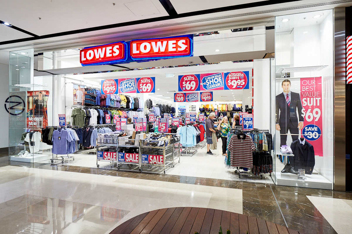 Lowes storefront image