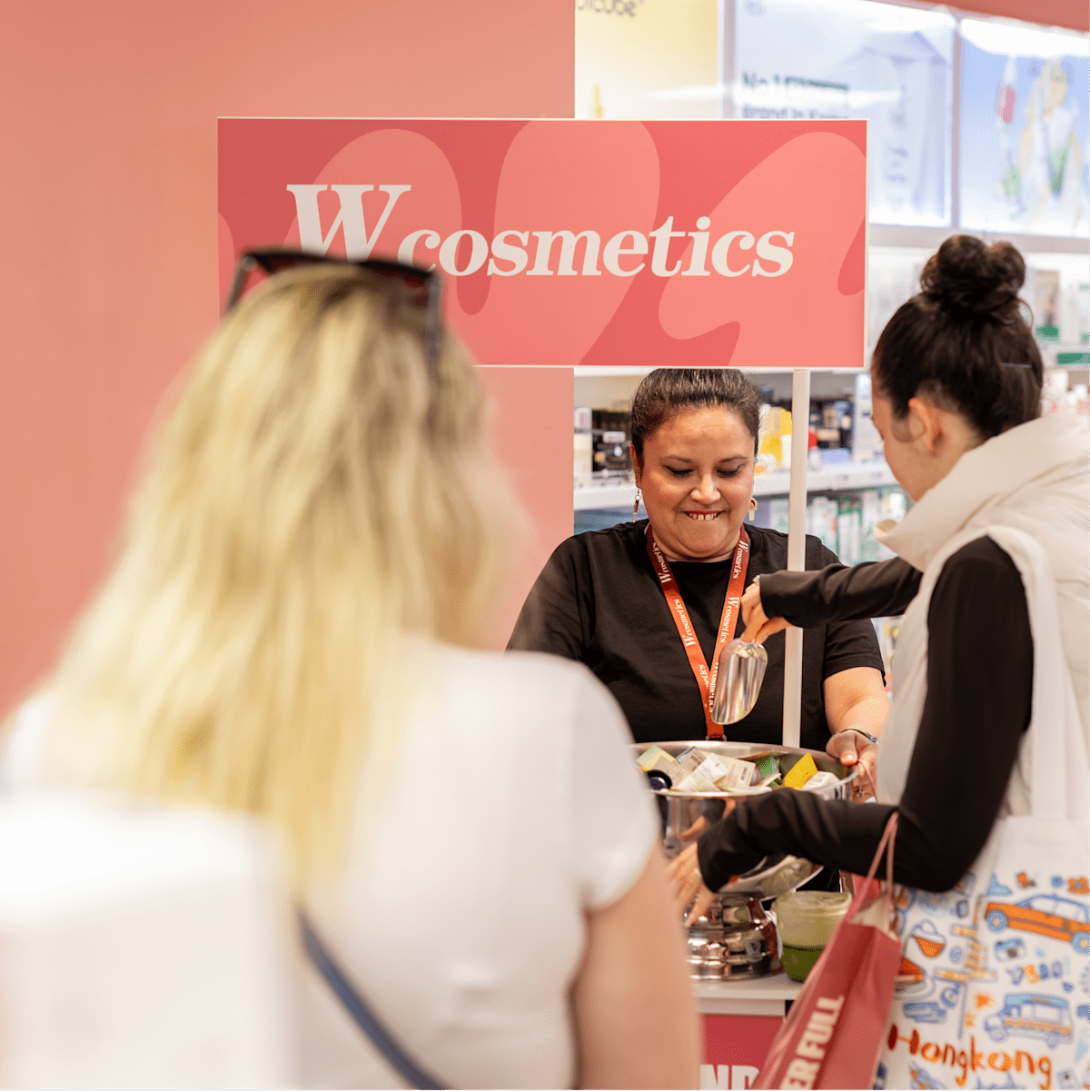 W cosmetics: Exclusive Opening Weekend Rewards