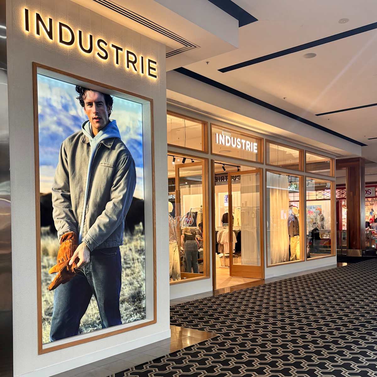 Industrie re-open - Carindale