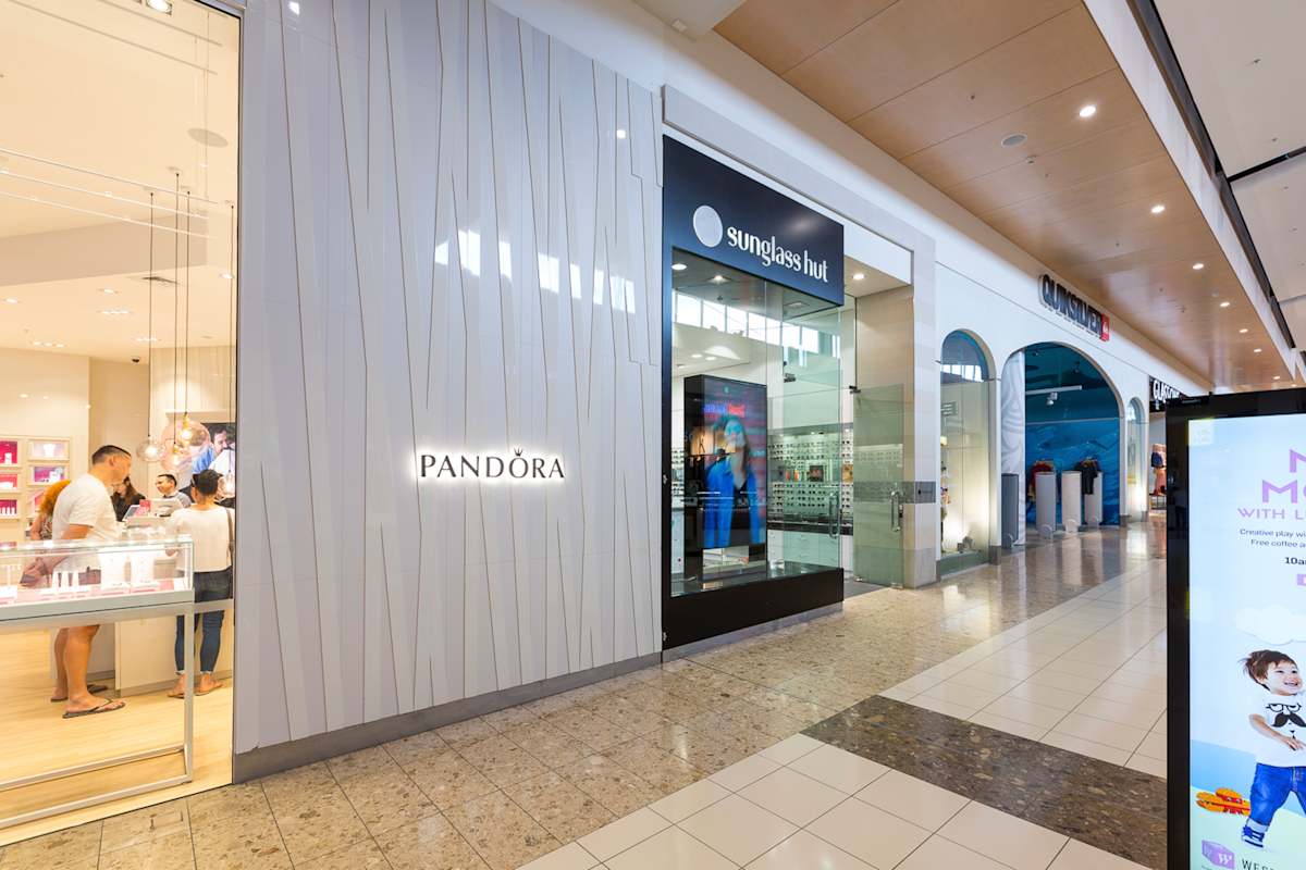 Sunglass Hut  storefront image