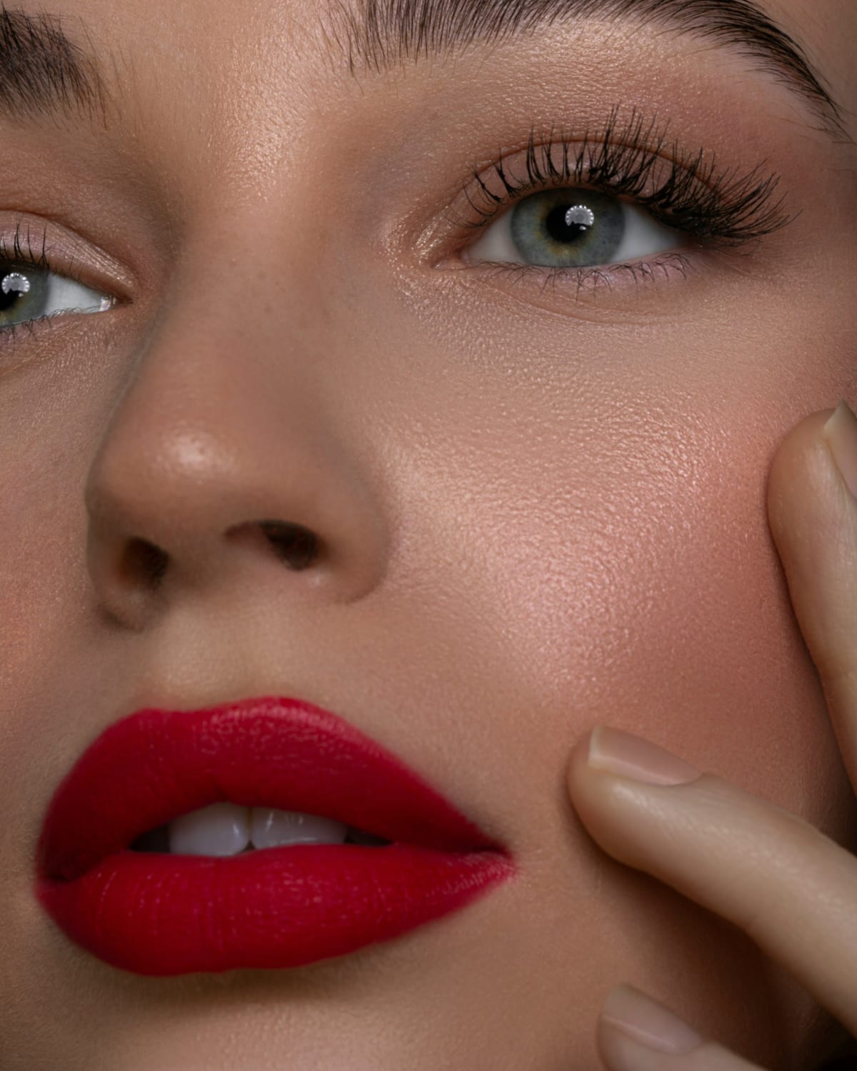 cherry red lipstick aurela redenica