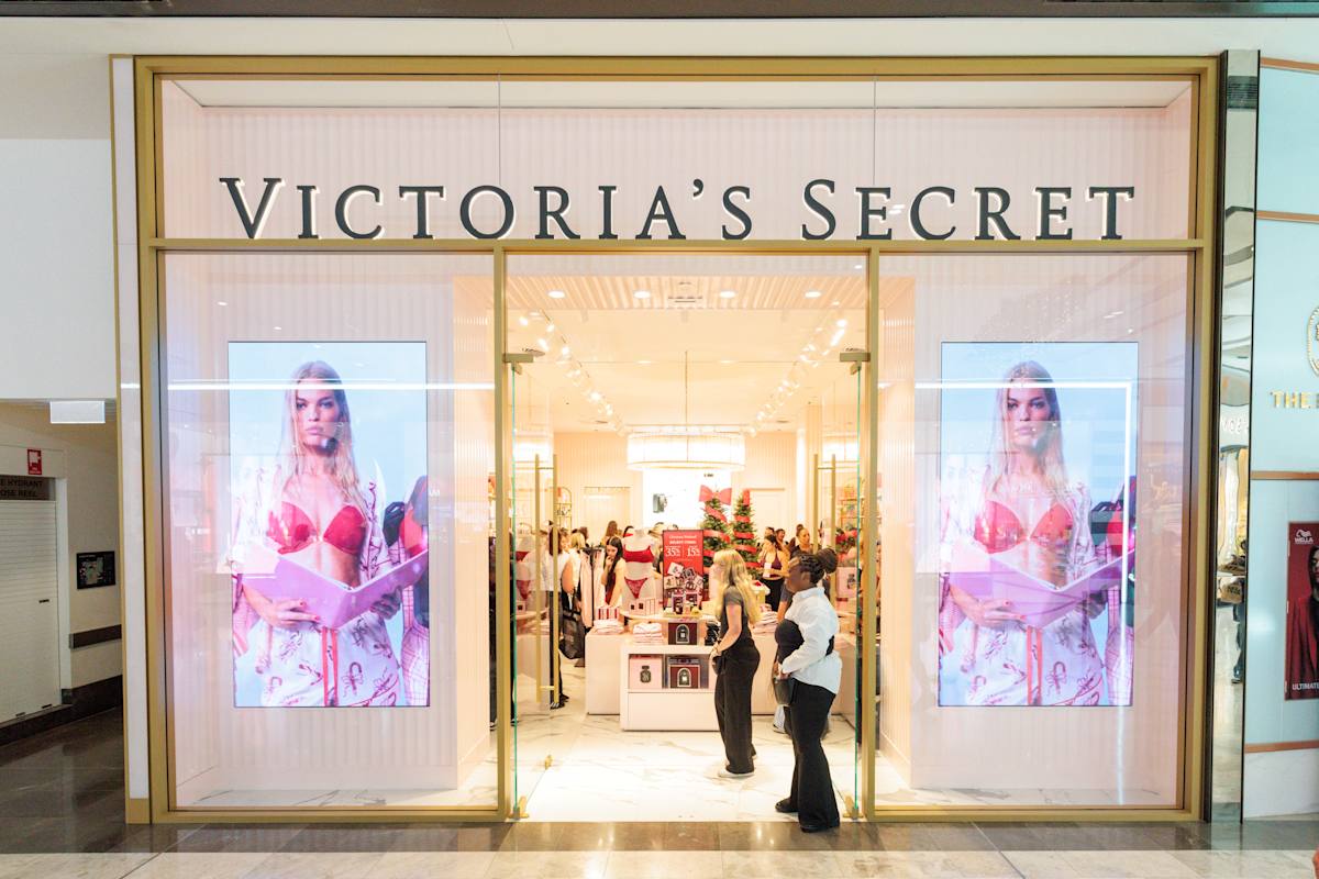 Carousel Victoria's Secret Beauty Storefront 2025