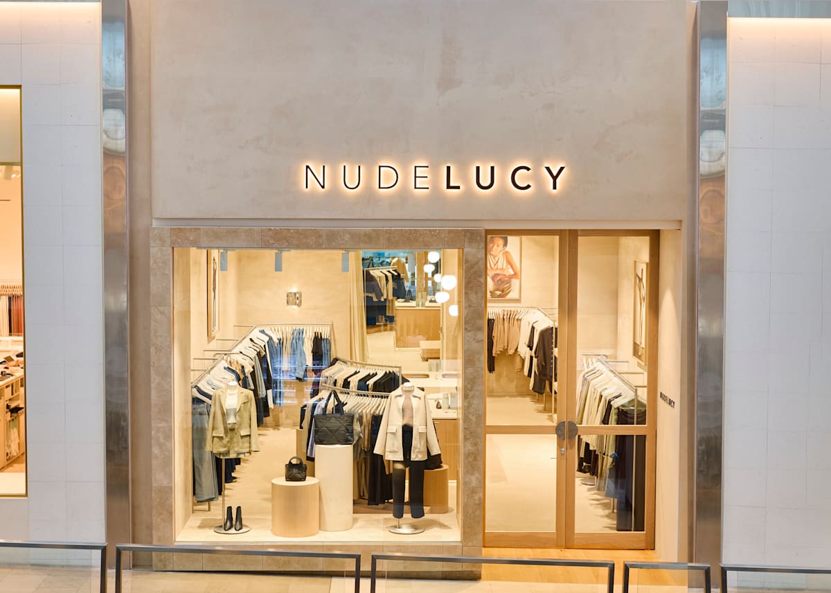 Nude Lucy