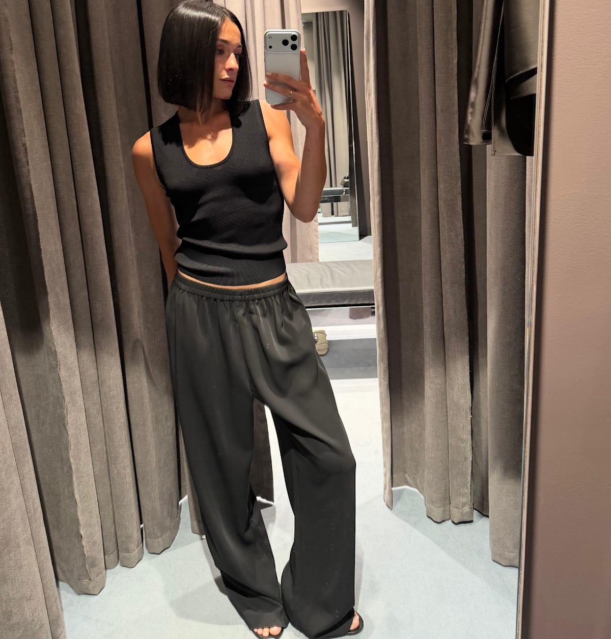 Ariana Tapsell - Loose, low-waisted trousers