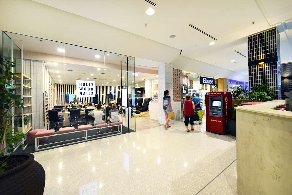 Hollywood Nails storefront image