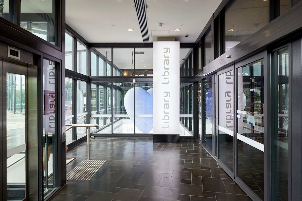 Carindale Library storefront image