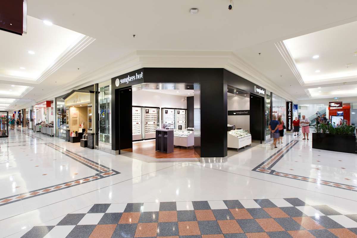 Sunglass Hut storefront image