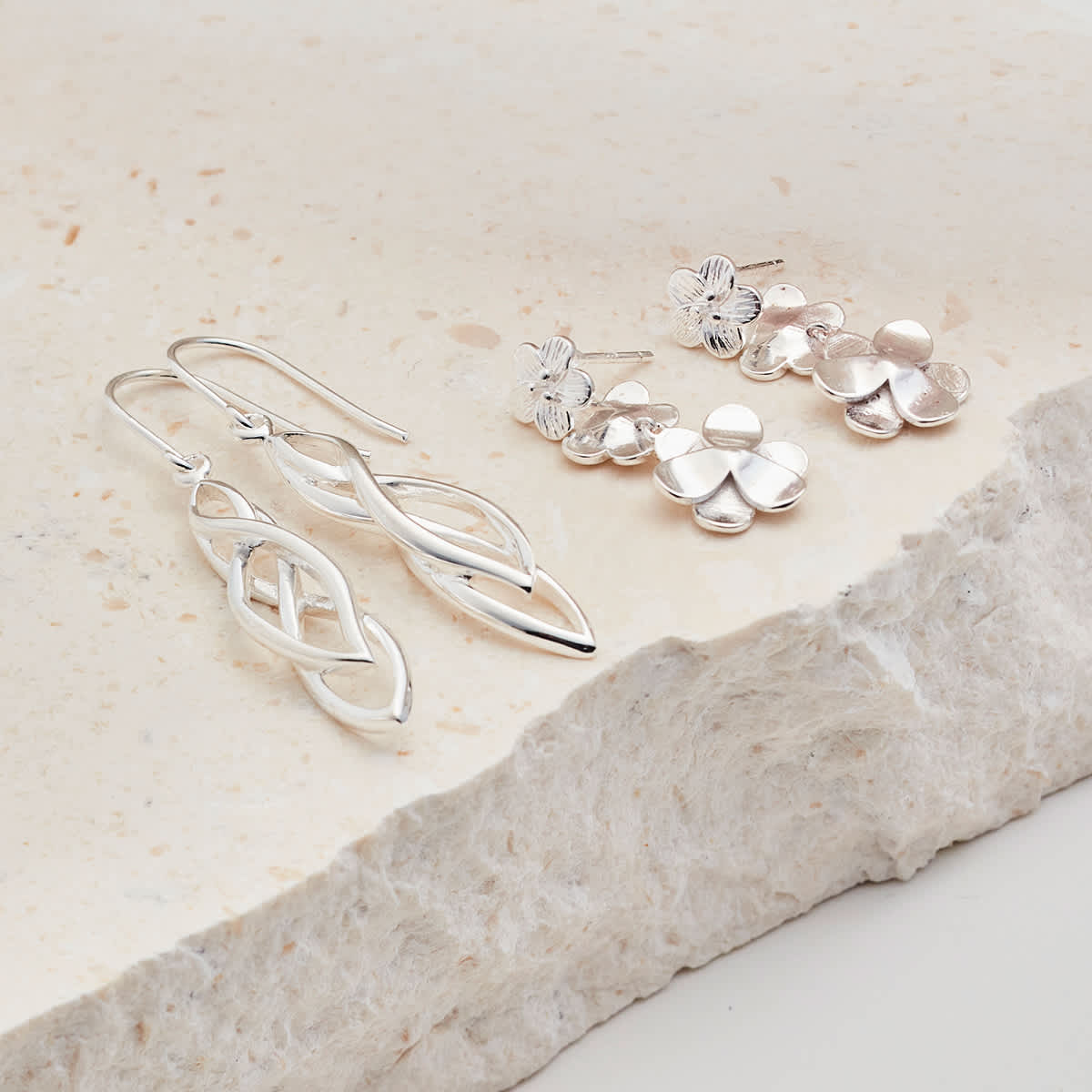 Pascoes The Jewellers: Mega sale on now