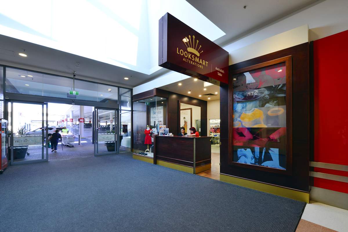 LookSmart Alterations storefront image