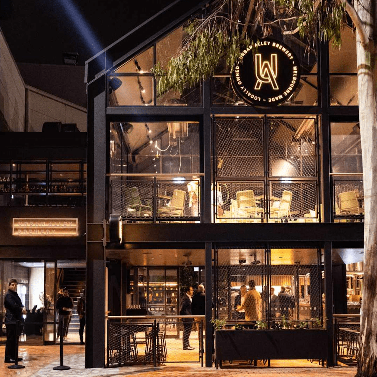 Dymocks: Books in Bars with Alli Parker