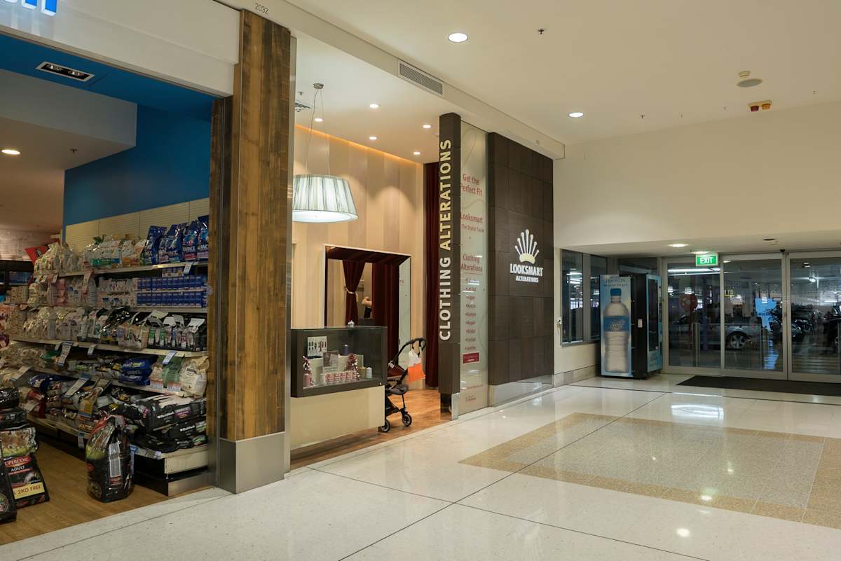 LookSmart Alterations storefront image