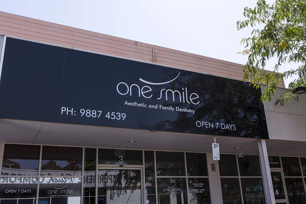 One Smile Dentist storefront image
