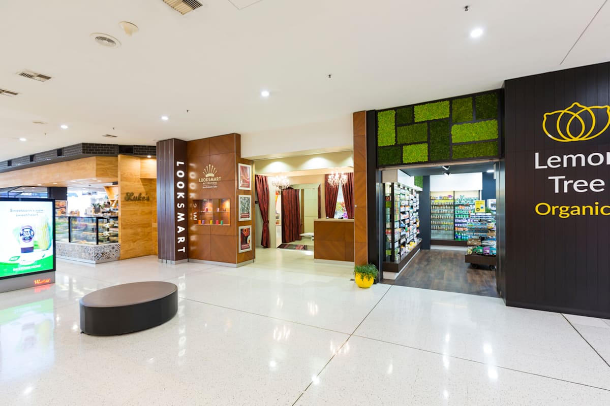 LookSmart Alterations storefront image