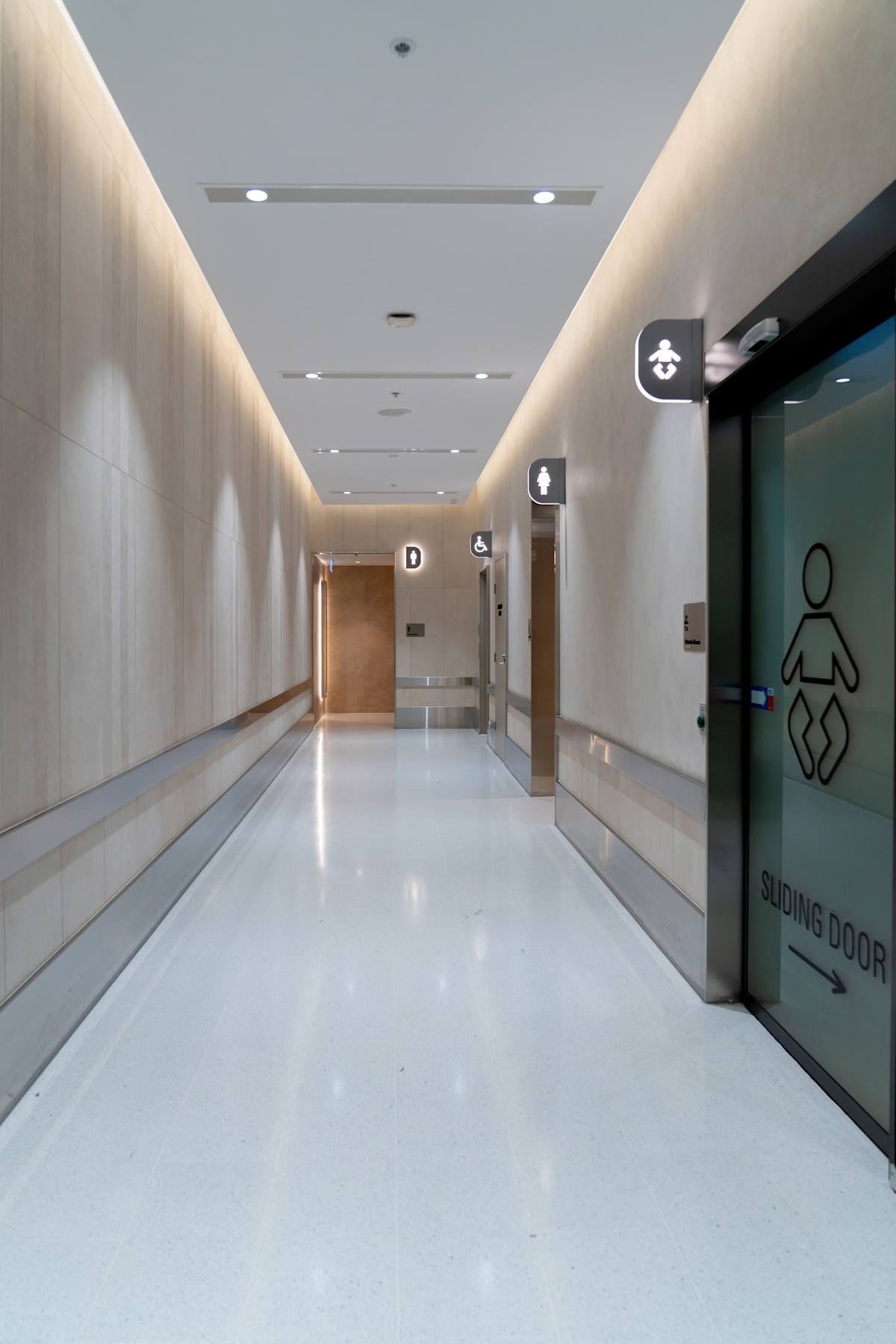 Level 1 Amenities - Hallway