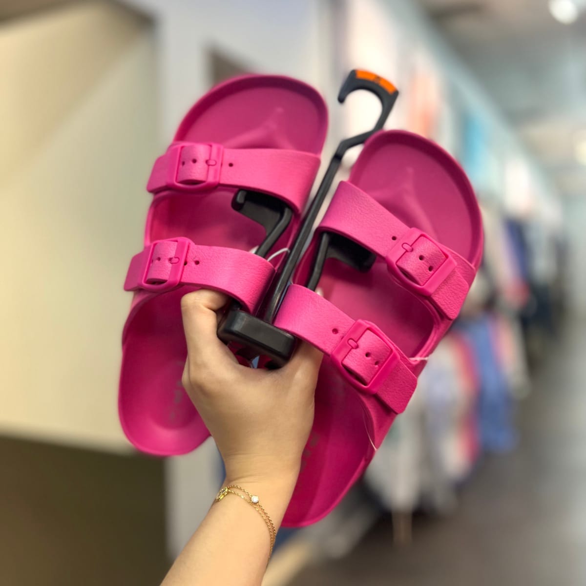 North Lakes_Best & Less sandals