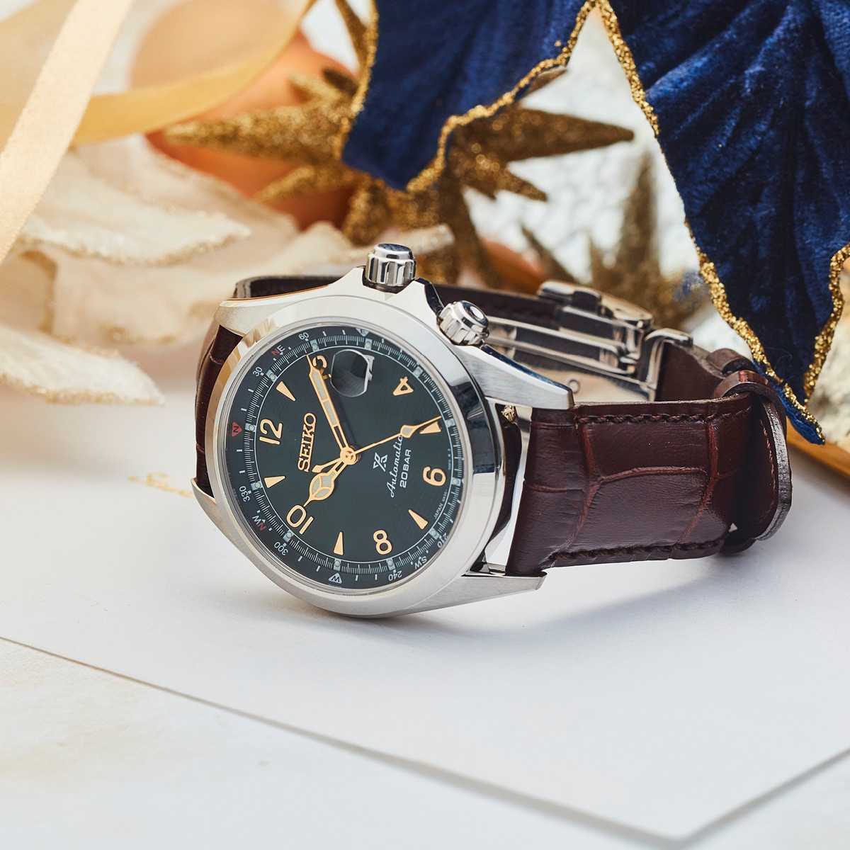 Stewart Dawsons Jewellers: End of season watch sale