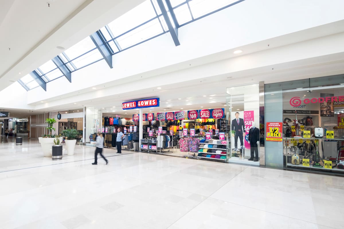 Lowes storefront image