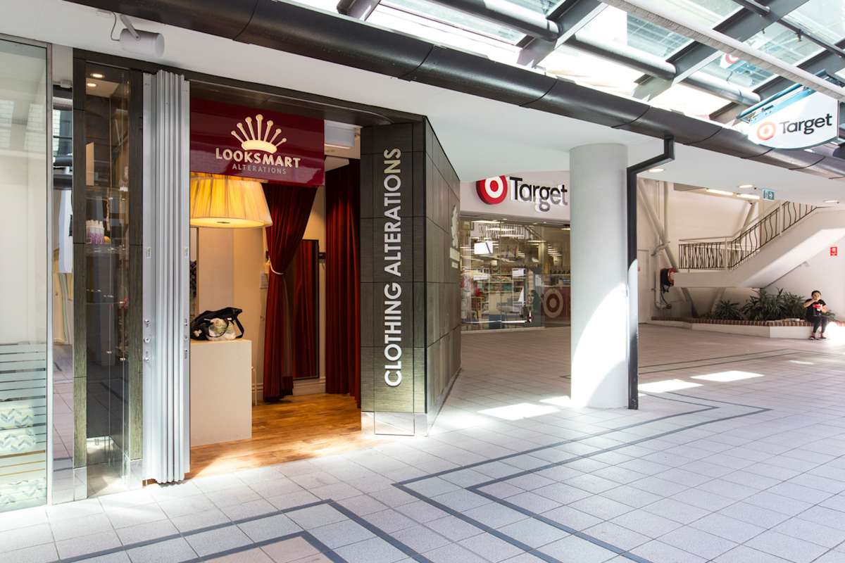 LookSmart Alterations storefront image