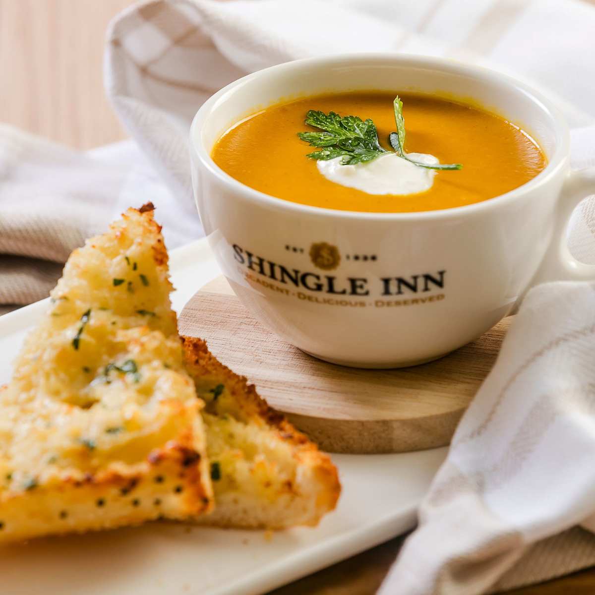 Shingle Inn: Soup & Garlic Bread Combo $11.90