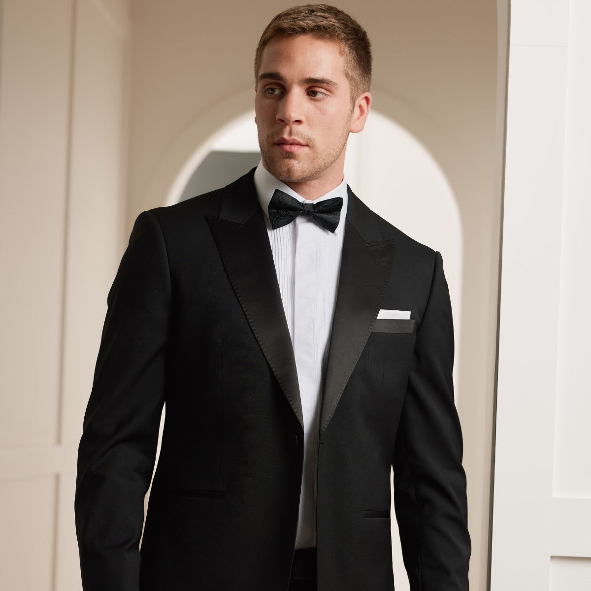 Tarocash: $100 off suits & tuxedos