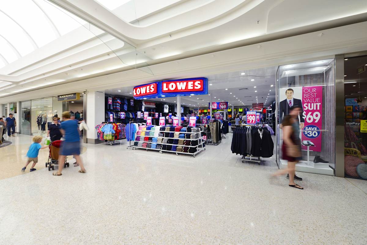 Lowes storefront image