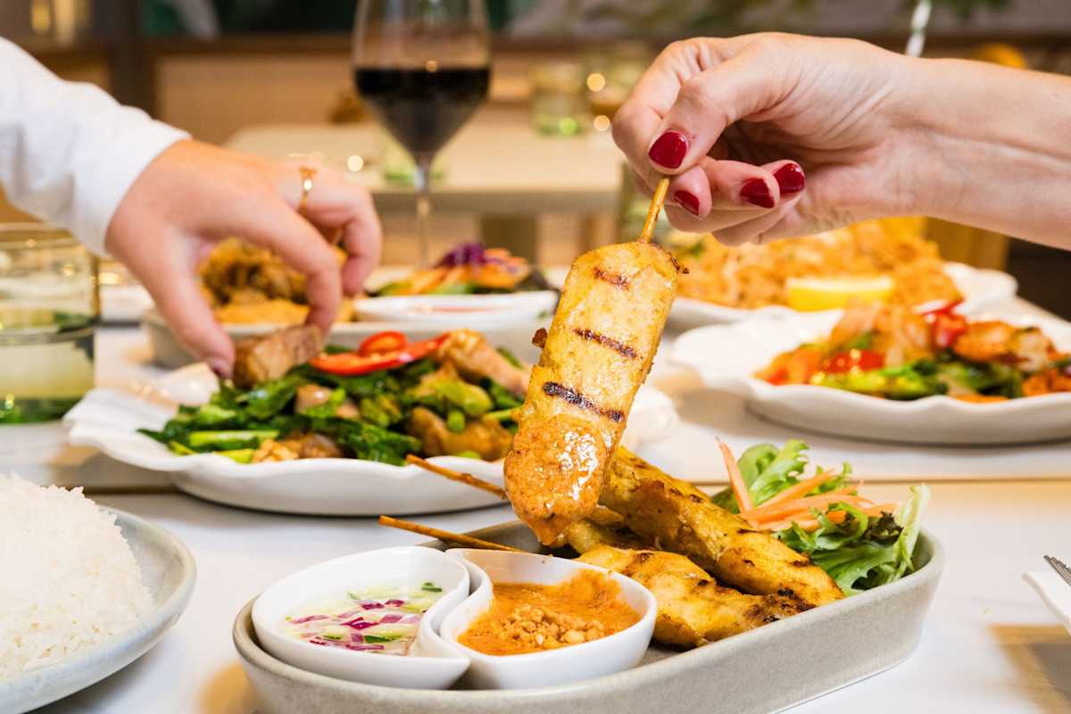Six nature dining picture