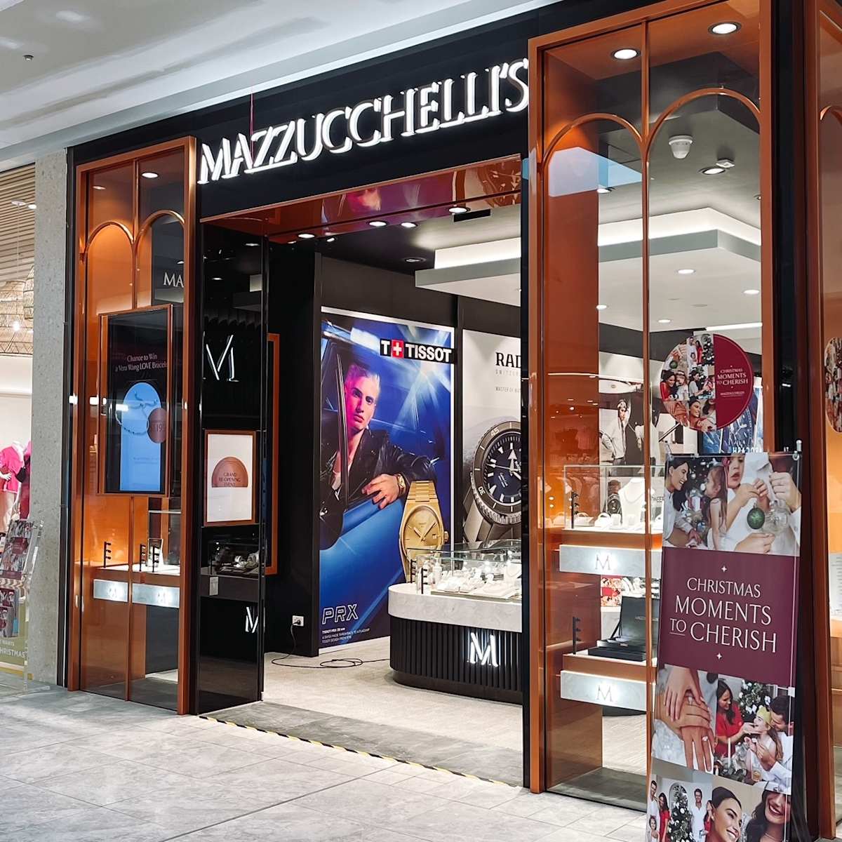 Mazzucchelli's storefront image