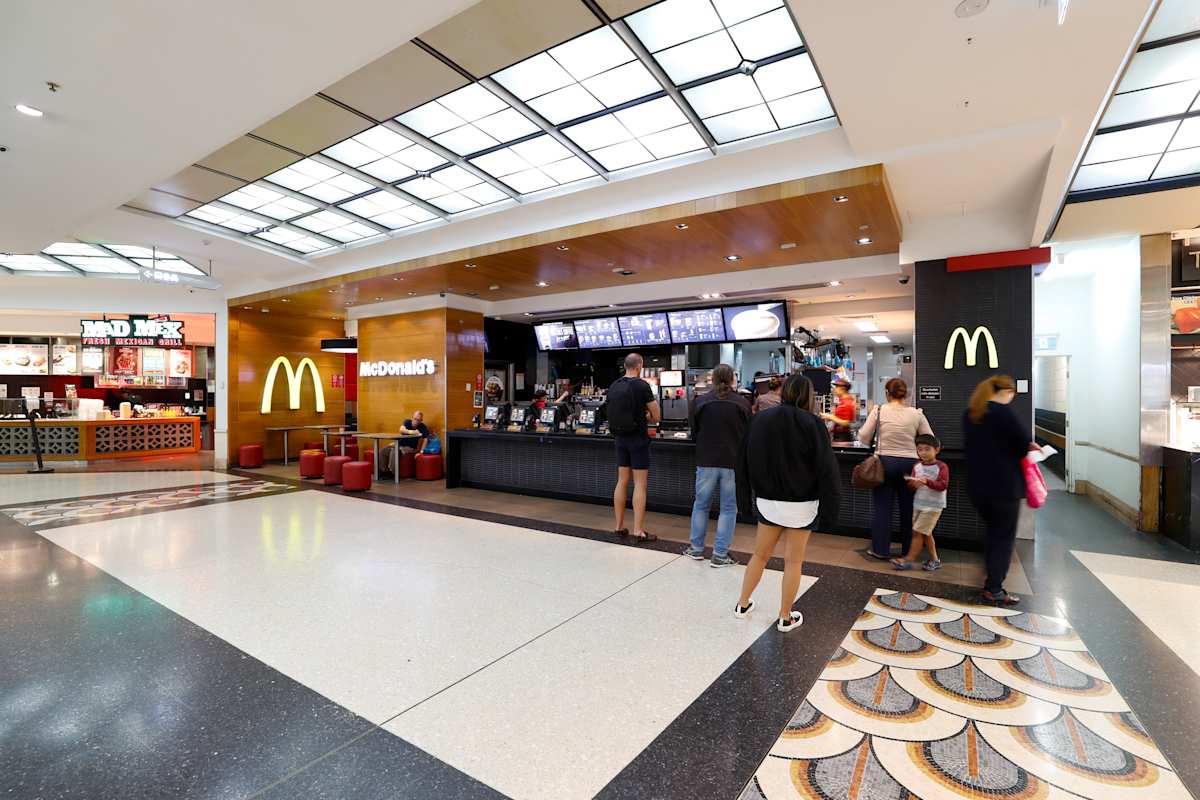 McDonald's storefront image