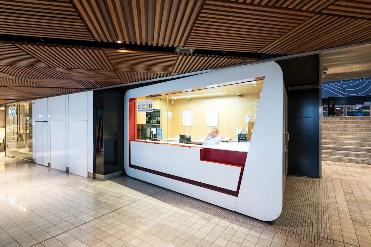 Crown Currency Exchange storefront image