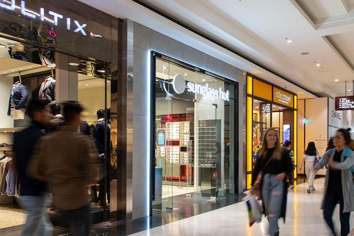 Sunglass Hut storefront image